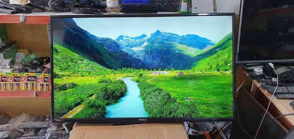 تەلەڤیزۆنی سۆنی قەبارە 43 سمارت
خاوێن ڕەنگی ڕەش نرخی 110000
لە هەولێر واتساپ *********** أربيل
