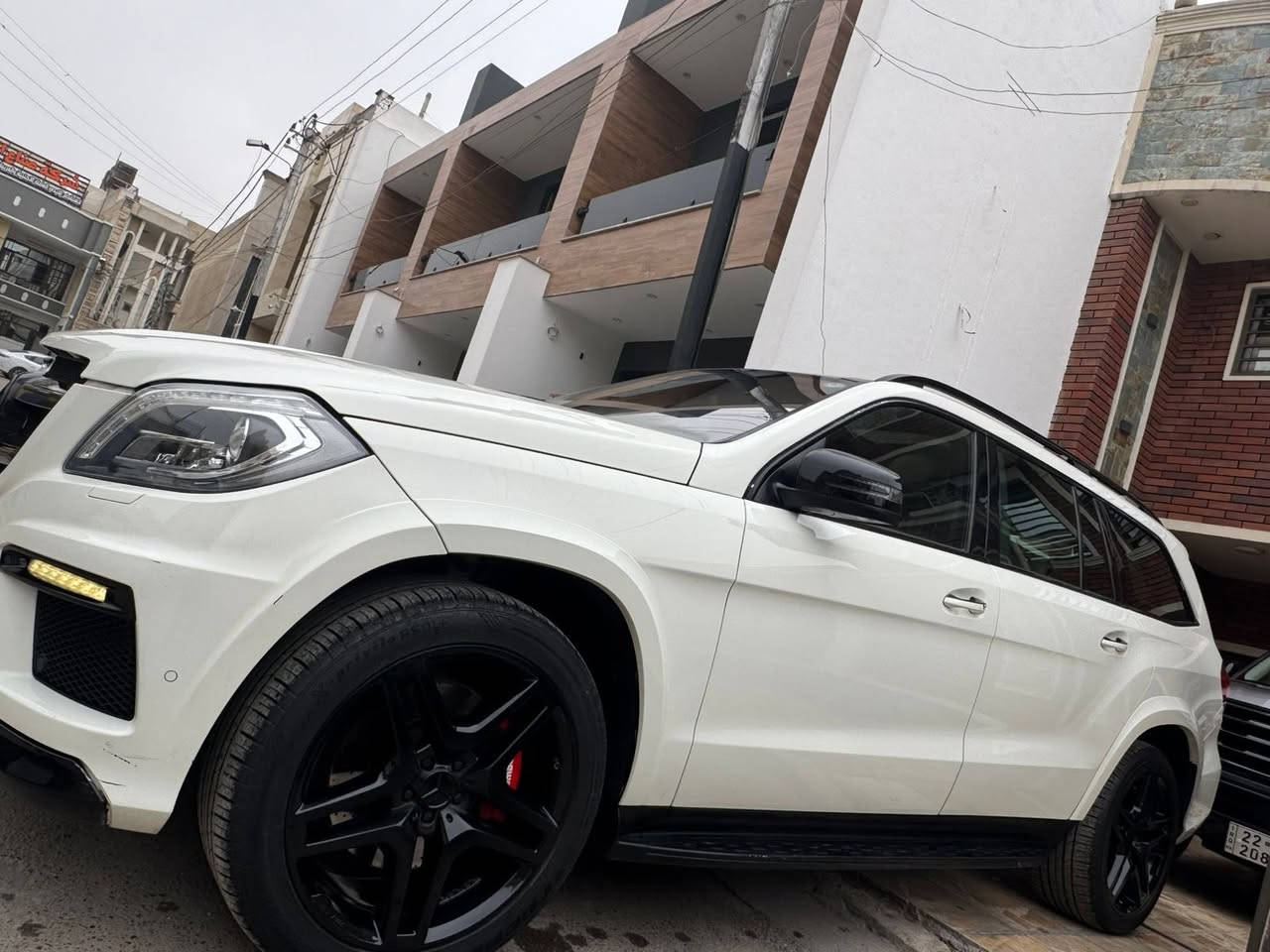 🔥 للبيع – مرسيدس GL 500 موديل 2013 🔥
وكالة خليجية | مواصفات كاملة | 

🔹 الموديل: 2013
🔹 المحرك: 8 سلندر قوي
🔹 المسافة: 152,000 كم فقط
🔹 الوكالة: خليجي
🔹 الحالة: مكفولة من الضرر والصبغ 100%
🔹 اللون: أنيق وجذاب
🔹 الفئة: فول مواصفات – للأخير
🔹 الكت: AMG بلادي

✨ المواصفات البارزة:
✔️ جلد فاخر كامل
✔️ فتح سقف بانوراما
✔️ مقاعد كهرباء مع تبريد وتسخين
✔️ ذاكرة مقاعد
✔️ شاشة كبيرة + نظام ملاحة
✔️ كاميرات 360°
✔️ حساسات أمامية وخلفية
✔️ نظام تعليق هوائي AIRMATIC
✔️ نظام صوت فاخر
✔️ بصمة تشغيل + دخول ذكي
✔️ جميع الأنظمة شغالة بكفاءة عالية

🛡️ الأمان:
✔️ جميع الإيربكات سليمة
✔️ فحص + هزة + سنوية كلها جديدة
✔️ تحمل لوحات أربيل الجديدة

📄 التسجيل:
✔️ باسمـي شخصيًا
✔️ جاهزة للنقل فورًا

💰 السعر: 270 ورقة (قابل للنقاش للجادين فقط)

📍 العنوان: الدورة – شارع أبو طيارة
📞 للاستفسار *********** 

🚗 السيارة نظيفة جدًا، استعمال شخصي، وجاهزة من كلشي
فرصة حقيقية للي يعرف قيمة الـ GL 500 💎
