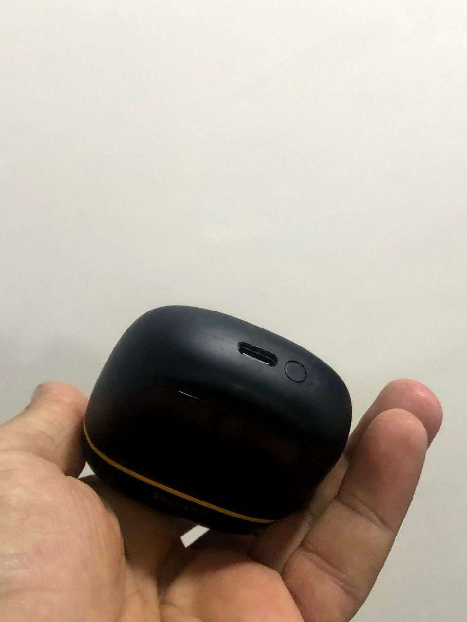 سماعات من شركة WEKOME 
صوت وعزل ومايك شي مرتب 👌🏻👌🏻
شحن يدوم حتى 25 ساعة
تحتوي على شاشة تقدر من خلالها: 
تغيير الخلفية 
معرفة الوقت والتاريخ 
نسبة شحن السماعات ونسبة شحن العلبة
وميزات اخرى

السعر 20 الف 
للعلم سعرها الحقيقي 30 الف واكثر 👌🏻👌🏻


**إذا كنت صاحب هذا الإعلان وتريد حذفه لأي سبب، رجاءا أرسل رسالة إلى الدعم الفني**