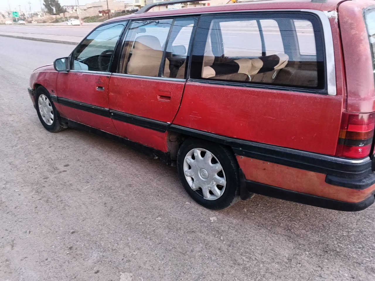 اوميجا حجم 20 موديل 91 ماكينه نظيفه جير نظيف شرط التحويل كربون بيها سياره شغاله قدامع سياره مال روحه وجيه سعر 12.    ***********
