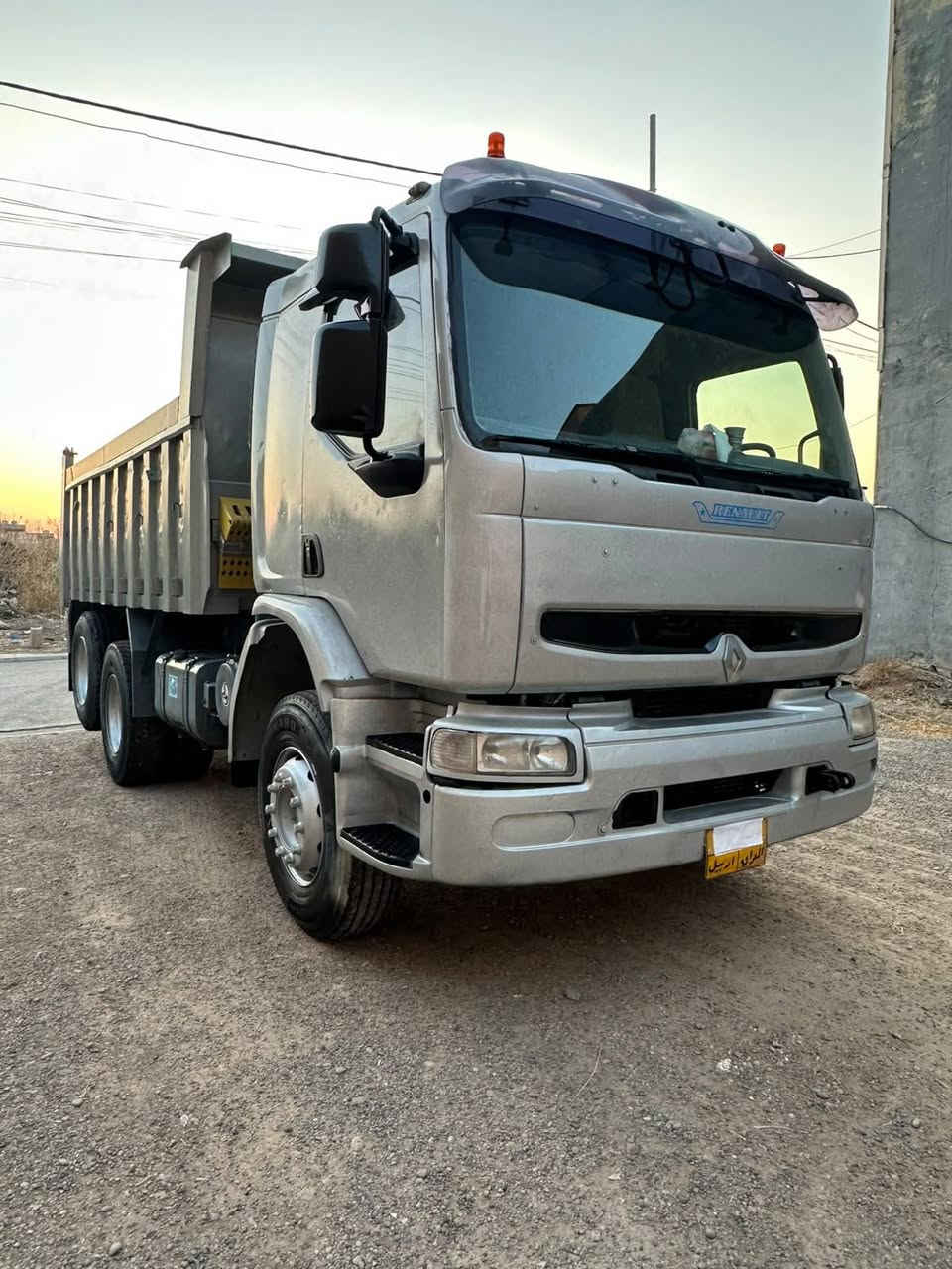 ڕینۆ مۆدێل 2000 سەحال مەکینە 400 ژمارەی مۆبایلی خاوەنەکەی *********** سعر 170 ومجال
