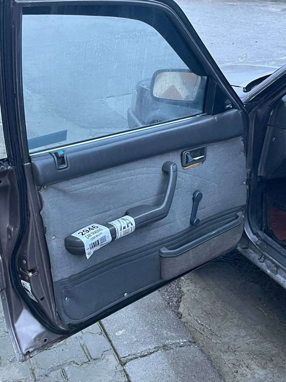 مازدە سندوق مۆدیل ١٩٩١
ئاڕمی پلاستک دەهۆک 
گیرو مەکینە بەشەرت 
مەکینە ٨ بەخ
بێ بواخ. بەس بۆنیتی بواخە 
پاش و پێش کەپس 
٤ تایەو ویلی لۆک 
٤٦ مەجالیکی کەم 
           Whtsapp لەسەرە
ژمارە ***********
