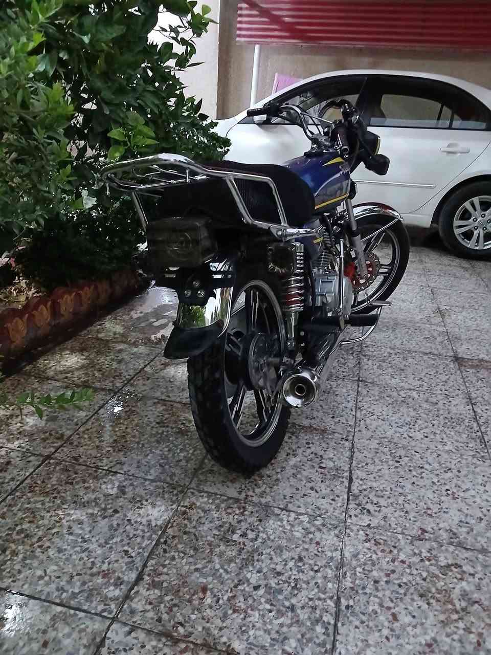 سلام ✌️ عليكم دراجه سونك مديل ٢٤
مكينه 200سيسي شلعه ومعدل 
مكاني بغداد كماليه  سعر 550 وبيه مجال 
رقم***********
