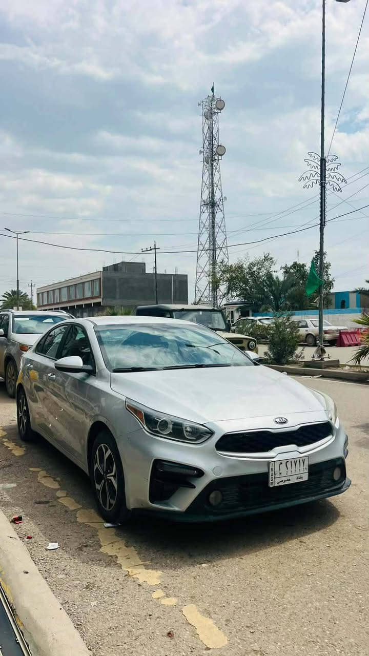 #كيا فورتي موديل ٢٠٢٠ وارد أمريكي محرك ٢٠٠٠ رقم بغداد . 
السياره مواصفات عاديه وماشيه ١٠٠ الف ميل. 
حادثها جاملغ  وبنيد (الجاملغ تبديل و البنيد صبغ) والباقي مكفول وصور الحادث بالمنشور. 
جاهزه ربع دينار ما تصرف عليها و كلشي بيها على البلاد 
#السعر ١٢٥  ورقه وبيها مجال 

#للاستفسار الاتصال عل الرقم ***********
