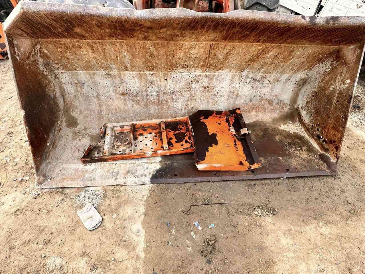 سلام عليكم البيع كيله شفل كاوسكي 70زت موديل الفين او زوج اويلاله البيع مال شفل هيتاشي المكان تاجي سبع البور ‭0770 695 4390‬
