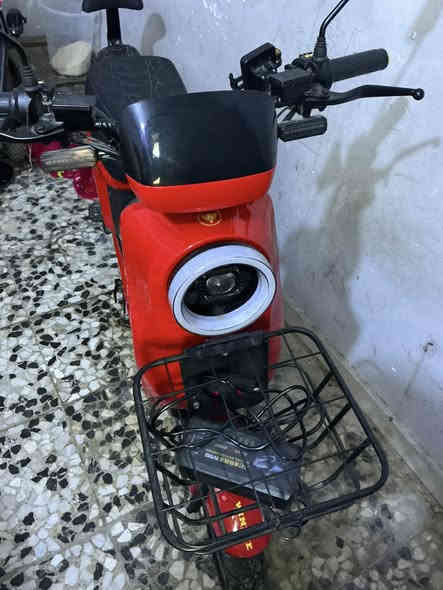 سلام عليكم دراجه شحن R9للبيع دراجه بعدهي جديده مستعملها  بس مره أو مرتين رايدها ٥٠٠الف بيها مجال مكاني بغداد الحريه الثانيه هاتف ***********
