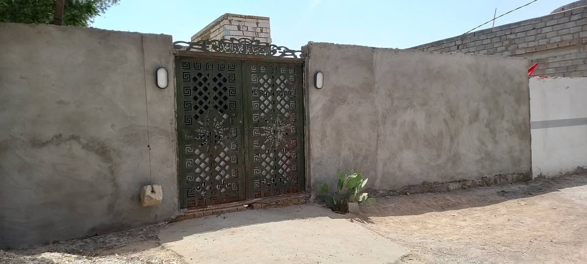 بيت للبيع مساحه 150الكوفه البراكين شارع العمل قرب  معمل السمنت قريب الشارع العام السعر اتصال الرقم ***********

