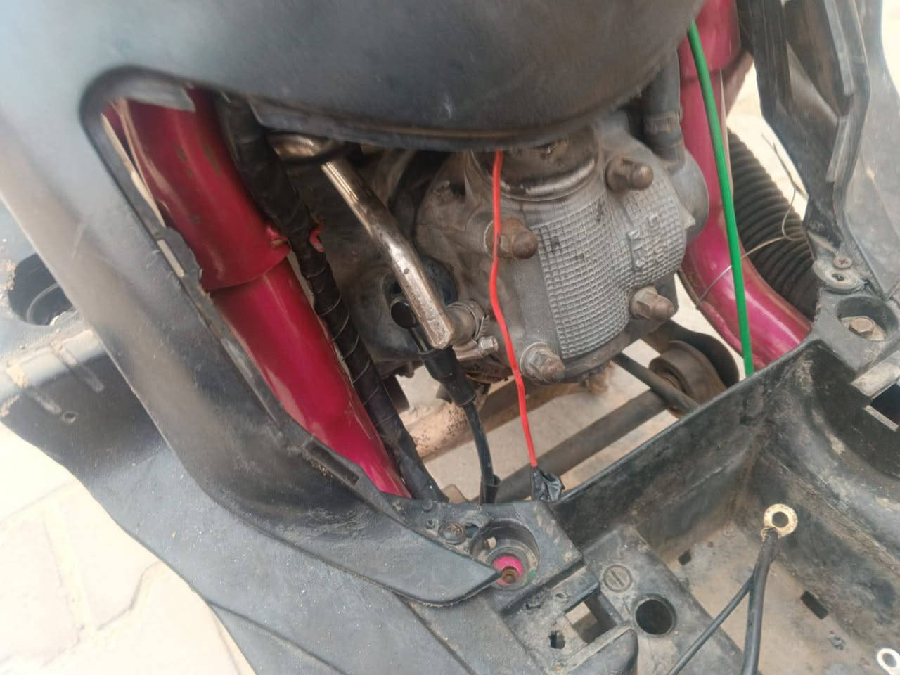 ماكس عدله 
بوشه 49 بلادي مكينه ما مفتوحه 
تشتغل سلف 
هندر ملغي 
شلعه تشك كاع و معدل قوي 
دراجه مكينه جديده ظفيره جديده شاصي مصبوغ حراري 
دراجه بيه نقص باتري و كابريتر تعبان بس تكدر شد هندر اذا ما تريد سلف سعره 400 الف قفل 
مكانه المعقل رقمي ما متواجد ع فيس ***********
