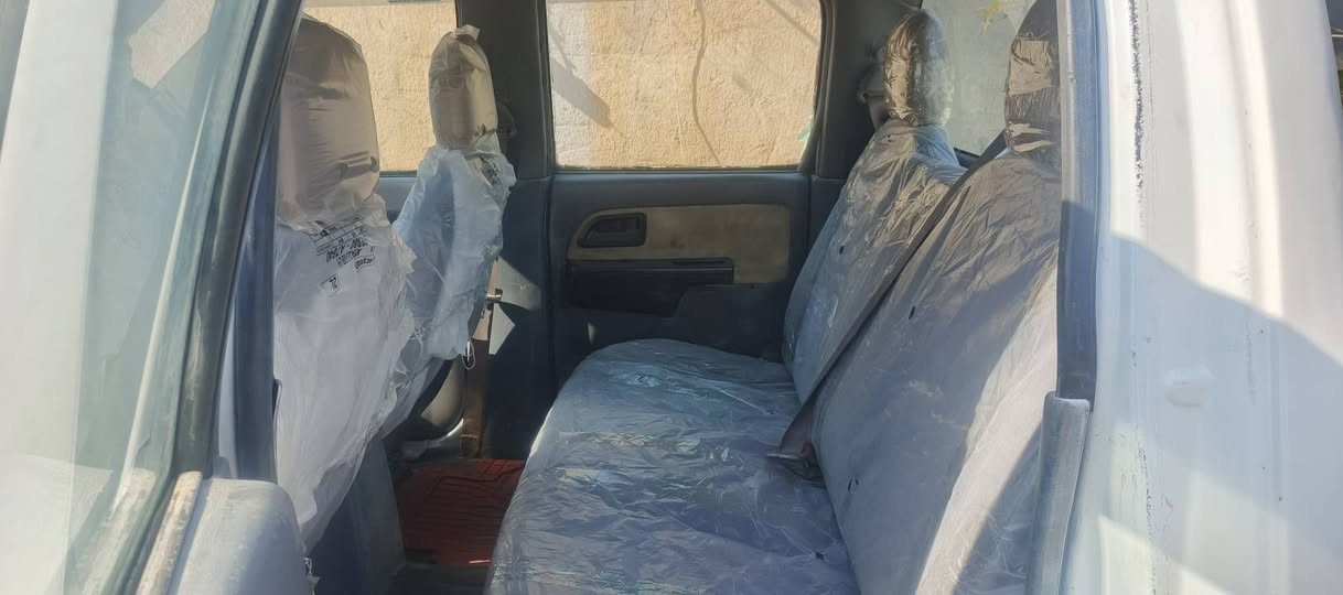 السلام عليكم .شوفر ليت لوف 2005 مال مزاد الداخليه. 
سيارة مصبوغة عام للجماليه صدر نظيف تايرات.جدد باتري جديد  جام كله شغال لايتات جدد. بك لايتات جدد كير ومحرك مكفولات تترقم بغداد مرور الحسينيه كتابهه كامل كبل تروح ترقم للبيع او المراوس السعر   ٣٩ وبيهة مجال. العنوان ديالى المقدادية

***********
