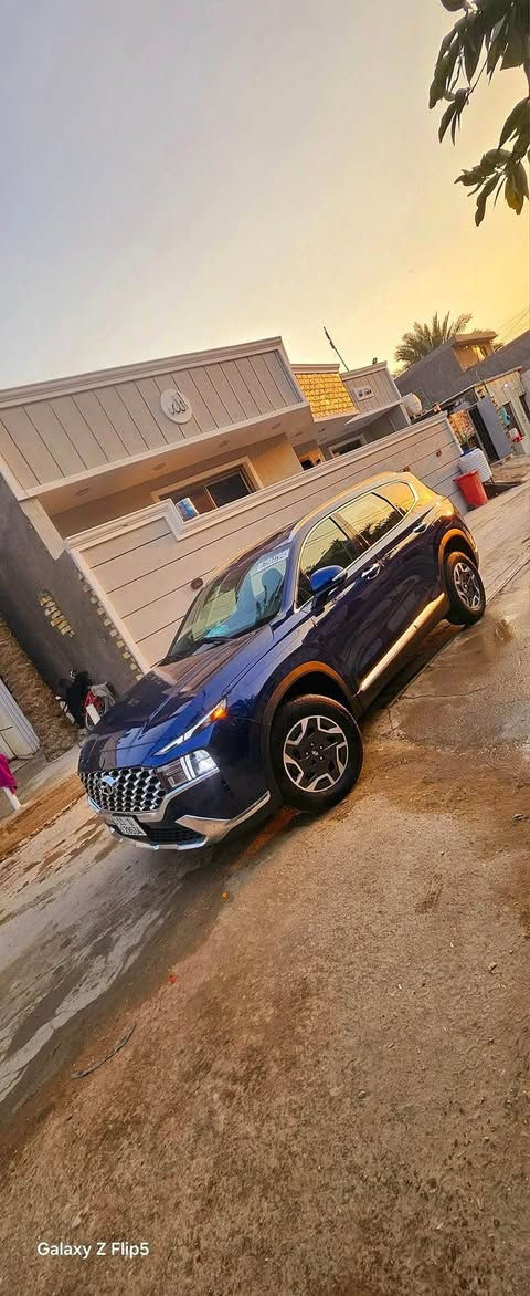 هيونداي سنتافي هايبرد موديل 2023 امريكي 
 2023 HYUNDAI SANTA FE BLUE HYBRID 
محرك 1.6 تيربو هايبرد
وارد امريكي 
ماشية   66،000KM  
. دخول وتشغيل بصمة 
.باب الخلفي كهرباء 
.شاشة كبيرة 
.حساس خلفي  
.كاميرا رجوع 
. نظام التحكم بوضعيات القيادة Eco , Normal , Sport 
.نظام مانع انغلاق  المكابح ABS
.أضوية نهارية LED
.رادار مانع تصادم 
.تحديد مسار 
.بروجكتير 
.كير بيانو 
.مكيف هواء اوتماتيك للمنطقتين 
.مقاعد جلد 
.مقاعد امامية + الخلفية كهرباء
.مقاعد امامية تدفئة 
.ستأئر جانبية 
Apple car play & android auto 
. كشافات ضباب امامية 
.ازرار تحكم عبر المقود 
. قفل مركزي 
.مثبت سرعة 
.رقم بغداد مشروع وطني 
. السعر (235) ورقة
ملاحظة: حادث السيارة بنيد مبدل ومصبوغ 
————————————
لاستفسار
*********** ابو علي بغداد, العراق
