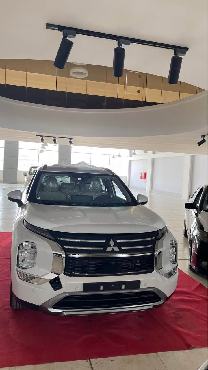 مسيوبوشي اوتلاندر 2026

ضمان 3 سنوات او 100000km

محرك السيارة:4 سلندر 2.5 المحرك4WD

مواصفات السيارة:كشنات كهرباء-4 جامات كهرباء- شاشات داخلية - ويلكب كروم قياس 20 -8 ايرباك-8 سماعات - تحكمات وضعية القيادة- مراية تعتيم- بك لايت LED - انارات داخلية-تبريد خلفي - داخل ابيض - 7 راكب - حاسات امامي خلفي 

العنوان:سليمانية- ترمنال الجديد- وراء شركة شيري - شركة رقم 16

للتواصل معنا مع قسم 
***********
سعر : ٢٦٣ وەرەقە السليمانية, العراق
