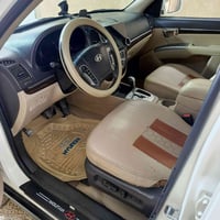 سنتافي 2011 فول مواصفات بس بصمه ما بيها سياره بلاديه بيها بس طخات خفيف...