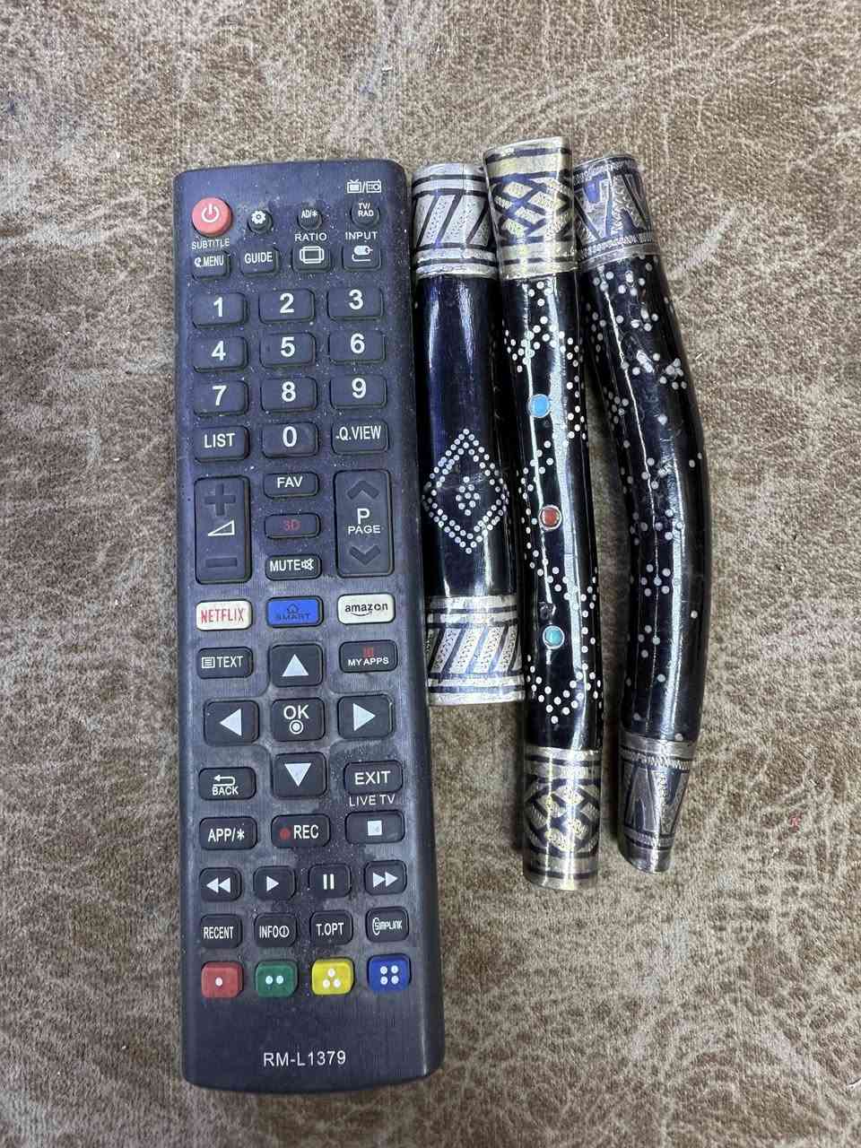 مشارب يسر حجازي قديم 3 قطع نضافه تامه  السعر 600 دولار نهايته


**إذا كنت صاحب هذا الإعلان وتريد حذفه لأي سبب، رجاءا أرسل رسالة إلى الدعم الفني**