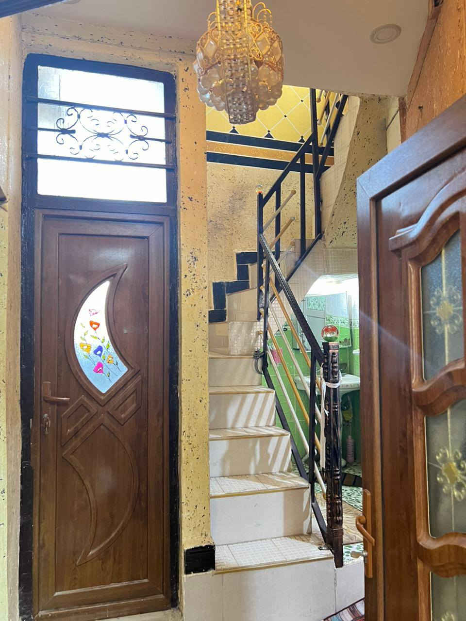 السلام عليكم بيت للبيع شفتة قرب اسواق الحارة مساحة 110 متر زراعي 3 غرف نوم فوك وصحيات جوة استقبال وهول ومطبخ وصحيات السعر 70 بي مجال مستعجل عليه 
***********
