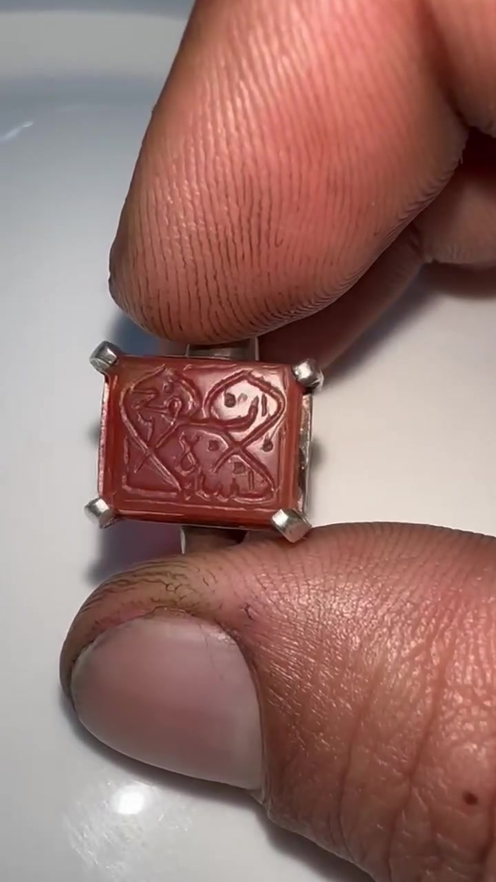 سلام عليكم ورحمة الله وبركاته👋🏻
⚠️ للبيع ... 
💍_ تحفة من العقيق اليماني الأحمر القدييم جداًاً 💯 وصياغة يدوية ثقيلة ،خط قديم جداً(( يا شاه نجف )) 
****************************
🌷الأستفسار علىٰ الخاص ماسنجر لطفاً🥰


**إذا كنت صاحب هذا الإعلان وتريد حذفه لأي سبب، رجاءا أرسل رسالة إلى الدعم الفني**