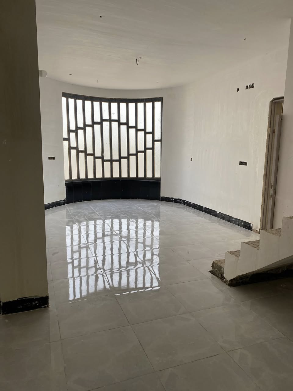 بيت_للبيع
مساحه الارض 711م
مساحه البناء 250م 
بناء_طابوق_حديث
#جنس_الارض_زراعي_يبعد_عن_نهر_الفرات_50متر_وعن_السده100متر
يتكون من (استقبال،صاله،مطبخ،غرفتين،بيتونه ع طول الصاله،مجموعه صحيات داخليه وخارجيه)  
خدمات كامله
#العنوان_حصيبه_الشرقيه__البدمنه
قرب جامع النور
مجاور بيت #الاستاذ_عماد_حميد_عبدالله_مدير_بلديات_الانبار
السعر80وبي مجال قليل 
للاستفسار ***********
