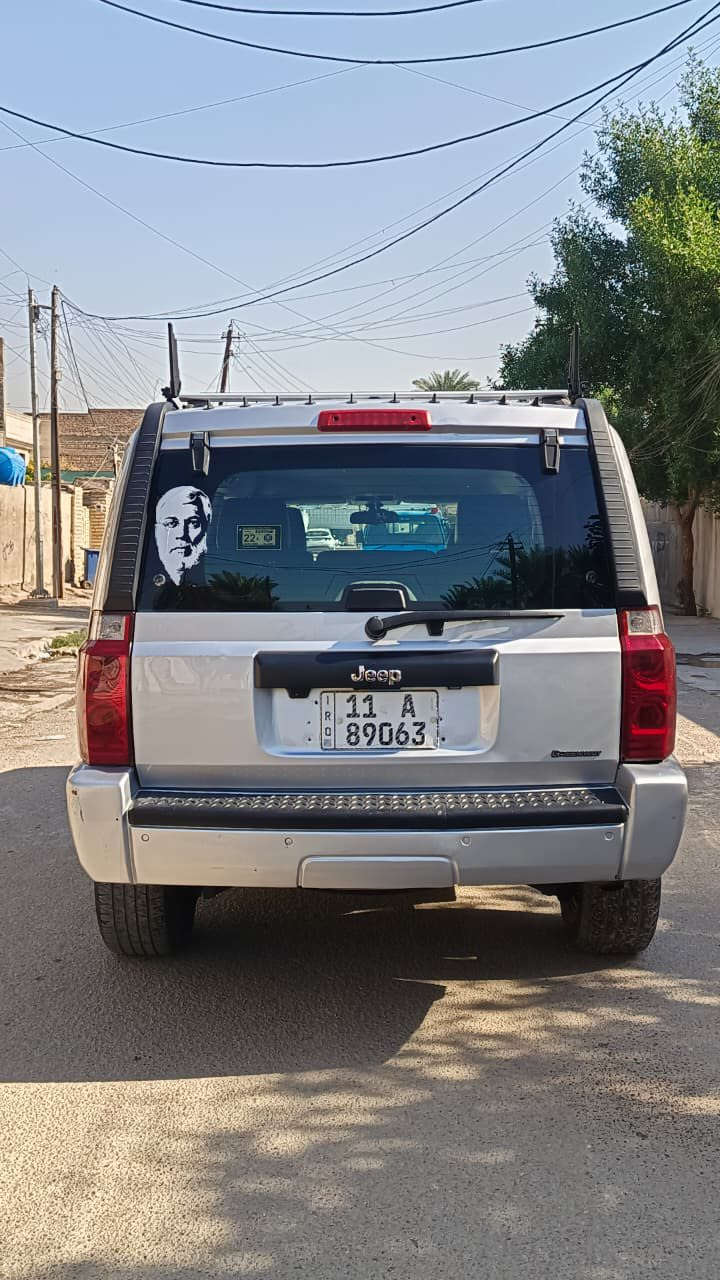 السلام عليكم
جيب كوماندر ٢٠١٠ خليجي 
صبغ صفحة فقط جمالية 
رقم دولي اب اسمي مكاني بغداد الجديدة 
غرفة جديدة جلد نضيفة جدا 
عليهة زوج عدسات ب ٢٠٠ الف
صدر جديد ضهر جديد تايرات جديدة
التبريد نقص غاز فقط
مكينة خير من الله 
السيارة كاملة مكملة ما تصرف عليهة ربع دينار 
السونار مرفق في المنشور 
السعر 115 ورقة
مكاني بغداد الجديدة 
***********
