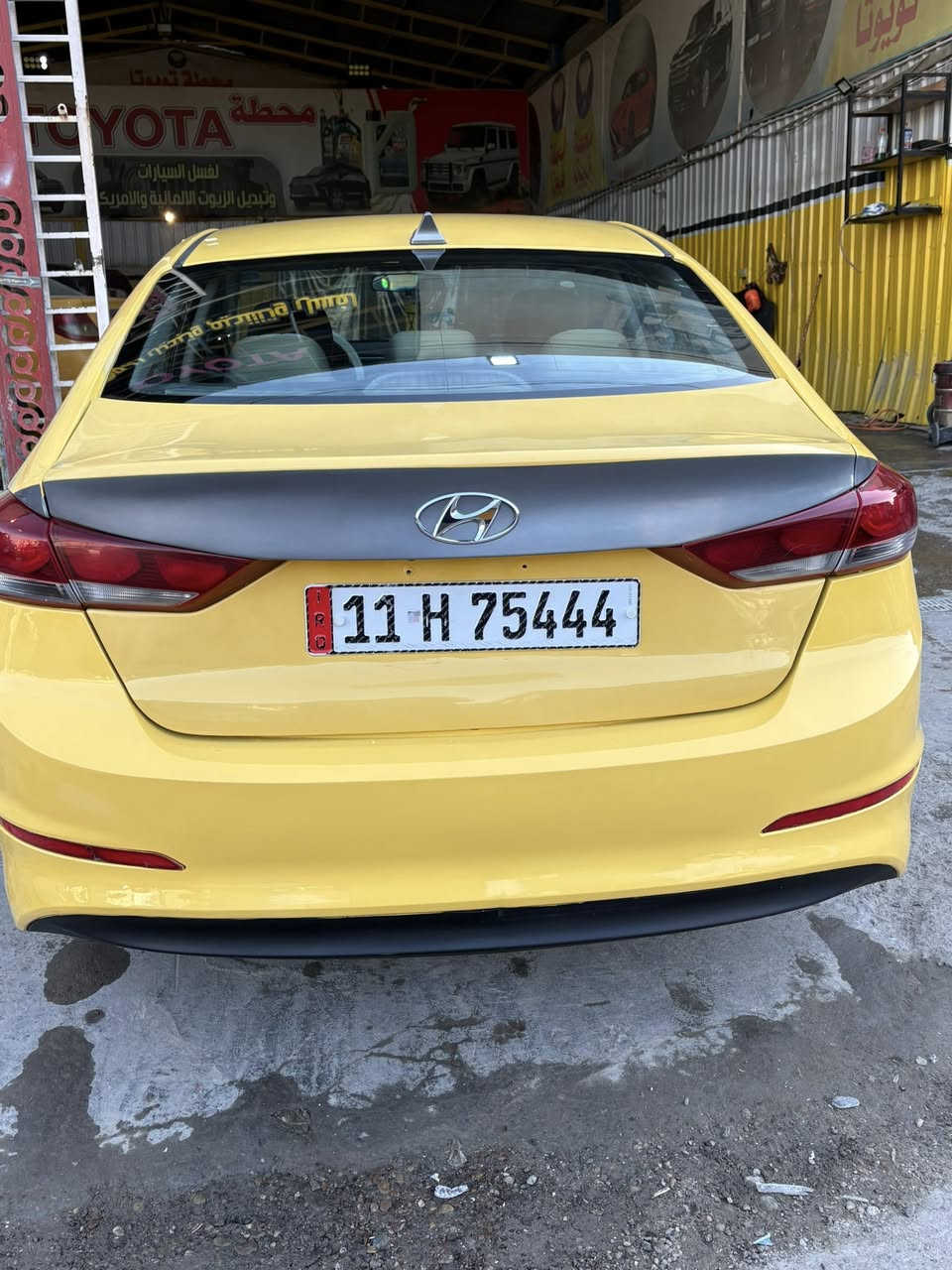 سلام عليكم عارض سياره 
انتره موديل2017 حادثها جاملغ خلفي بدون دواخل السياره اليبل واحد بدون تبديل محرك دوش ٢٠٠٠ ماشيه الساره ٩٧ بدون أي تبديل تخم تاير حداديه جديده بدون أيرباك 
العنوان بغداد 
الرقم ***********
