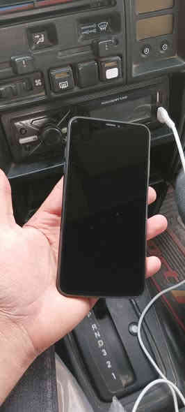 ايفون اكس ماكس
ذاكرة 64 نموذج m 
بطارية 73 بالحاسبة 76 شرط قطارة بشحن 
مبدل شاشة GX وباقي كلة شرط 
سعر 155 الف بيع فقط 
***********
