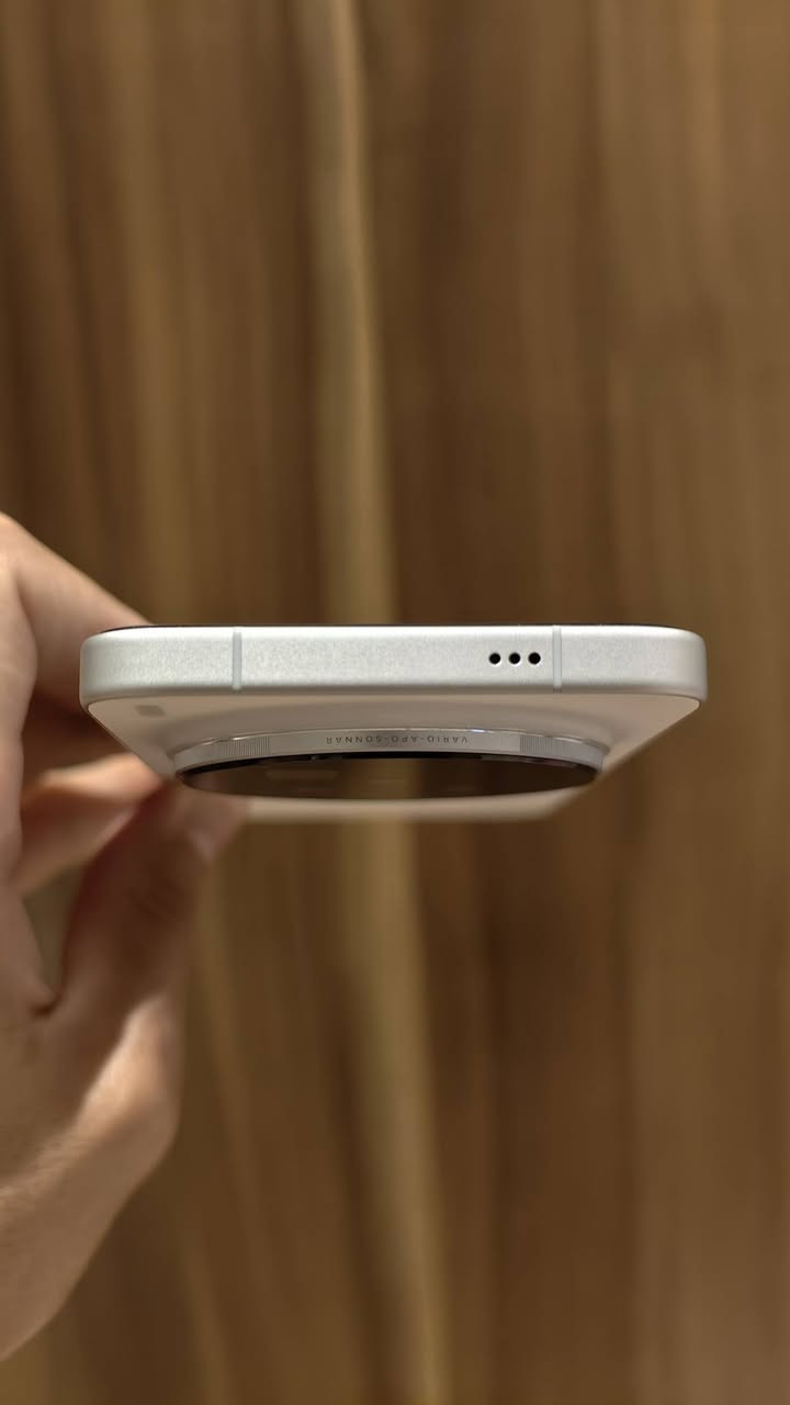 السلام عليكم
للبيع او المراوس 
فيفو 300 برو ذاكرة تيرا نسخة صين
كامل ملحقات نظافه 100 بطارية 100 
السعر 1450 
العنوان بغداد الدورة ابو طيارة 
يوجد توصيل لجميع المحافظات 
***********
