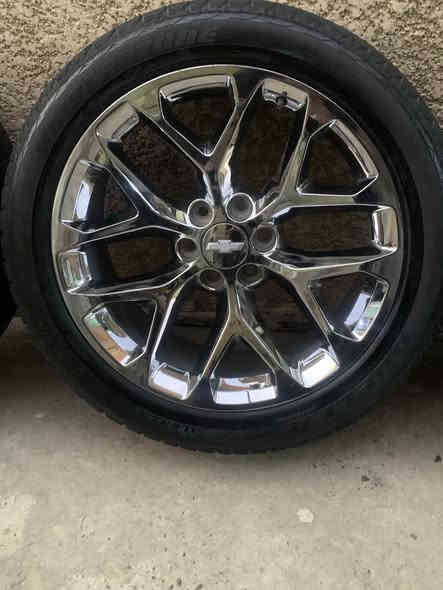 🛞 تخم ويل تاهو بريمير مع الاطارات للبيع 
موديل 2020 اصلي وكالة 
 ⭐️ مستعمل جديد 
ماركة الطارات بريدجستون
قياسات الويل :
P285/45R22 110H M+S
 ✅ بدون أي ضرر
✅ متوازن 100%
✅ بدون رش 
مناسب لجميع موديلات تاهو من سنة 2015 الى سنة 2020 الويل نظيف جداً ومناسب لمن يريد تبديل جنط تالف او تحسين شكل السيارة 
مع العلم شرط الفحص عند الشراء 
للاستفسار الاتصال على الرقم التالي :
*********** ☎️
