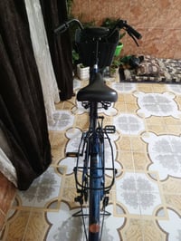 بايسكل ياباني لون مميز كحلي نضيف كل شي بلادي بيها ما متغير اي شيء للبي...