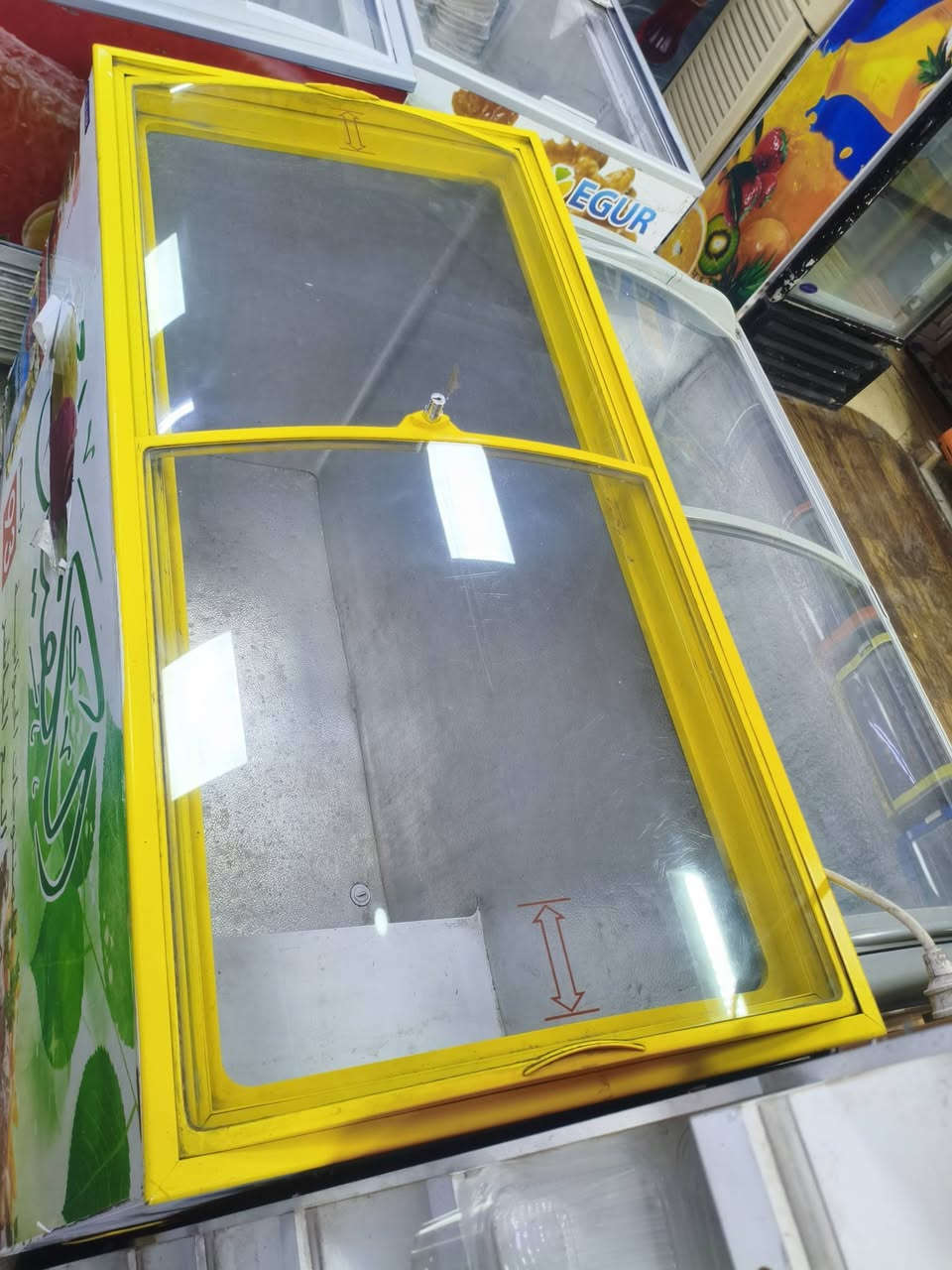 سلام عليكم.  2 مجمدات بطحيه 
+ ميز مكتبي +2 كراسي جلد +2 بلاستك
+ عارضه طرشي أو  براد مقبلات + رفوف تركي تضيفات. 40 قطعه. 
السعر الكلي  1100.  وبي مجال بسيط 

***********
***********
