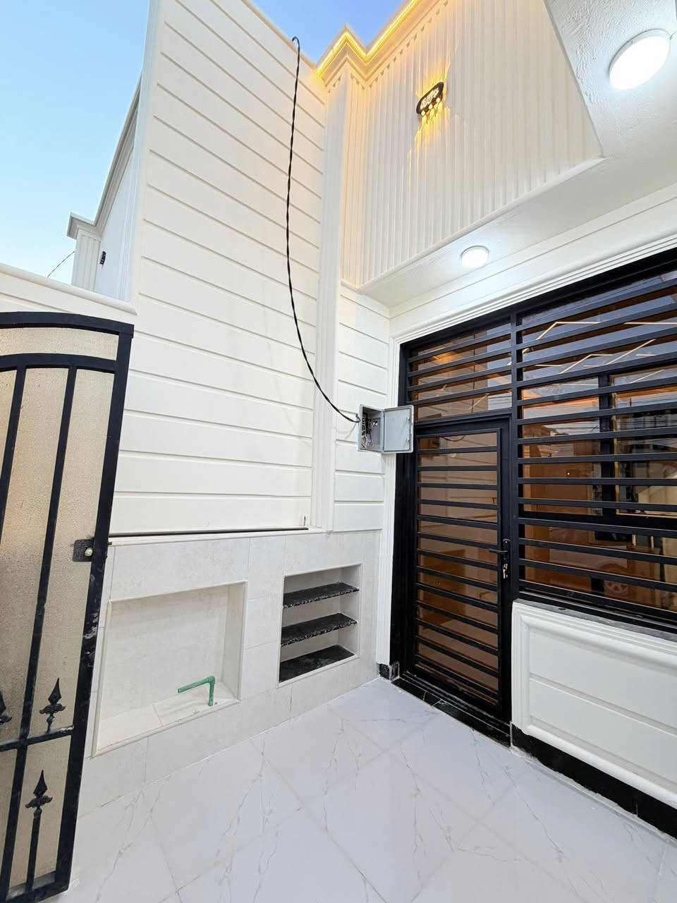 ١٠٠متر طابو زراعي سند ٢٥ قرار محكمه
بناء جناي درجه اولى شغل كله نضام تركي

1_بناء طابوك جمهوري

2_صب مركزي تسليح اساس وسقف

3_ ارضيه بورسلين ثقيل

4_جدران لوح

5_ سقوف جبس بورد وسحبات ملكيه +ثريات ومراوح

6_بيبان تركي + حداديه تسكام

7_ واجهية البيت كله فوم

8_ سطح البيت مطبك شتايكر + كلشي واضح بالصور 

🔻عنوان البيت نجف مقابل ملحق قرية الغدير

موقع مميز شارع تبليط بعرض 13 متر 

🔻 خدمات كامله ماء كهرباء تبليط خط مولد سوك مدارس اهليه وحكوميه انترنيت

سعر البيت 53وبي مجال

للاستفسار اتصل على *********** أو مراسله واتساب
