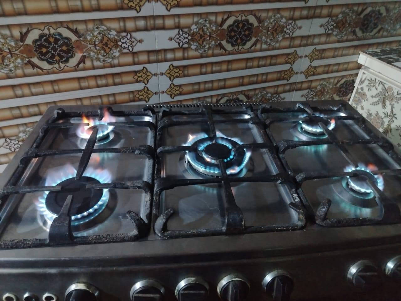 طباخ جديد لبيع لسعر  ١٤٠.  ***********

