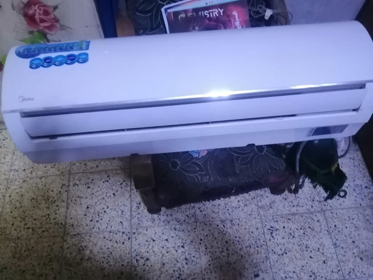 سبلت نوع ميديا ثنين طن مستخدم للبيع 500 وبي مجال فقط القطعه الخارجيه مالته وصخه مكاني بغداد الامين الثانيه 
الرقم : ***********
