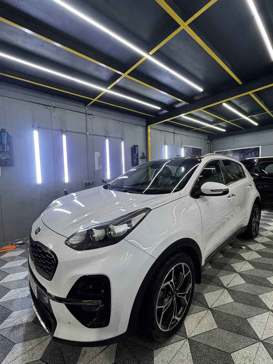 كيا سبورتج 2019 جيتي لاين gt-line
مكفوله من الصبغ والتبديل

ماشيه 92km

رقم بغداد  

‏‎المواصفات فول مواصفات 

بانورما 

‏‎حجم المحرك 2000 

سايد بريك بصمه 

‏‎نوع DOHC ‏

‏‎بصمة  

تشغيل عن بعد 

كراسي كهرباء

شاحن لاسلكي 

تبريد بيانو

جنطه كهرباء 

نضام ترحيب بل يدات 

ترحيب عن قرب-‏‎كاميرا -شاشة -نظام نزول المنحدرات-تبريدامامي + خلفي

‏‎داخل جلد 

 كروم حجم 19كونتكتل

‏‎مرايا جانبية متحركة مع اضاءة فلشر 

‏‎نظام  تحذير الرجوع الى الخلف حساسات

‏‎نظام  التقدم الى الامام حساسات

‏‎مدخل USB ipod

‏‎مخرج الطاقة عدد3

‏Ledنهاري

‏‎دوس كروم 

‏‎زينة السيارة من الصدامات الامامية و الخلفية كروم 

‏‎نظام وحدات السلامة متكامل

‏‎ايرباكات عدد8

‏ABS

‏‎نظام ايزو فكس

215$وبيها مجال نشالله 

مكان السيارة بغداد شارع فلسطين  للاستفسار ***********
