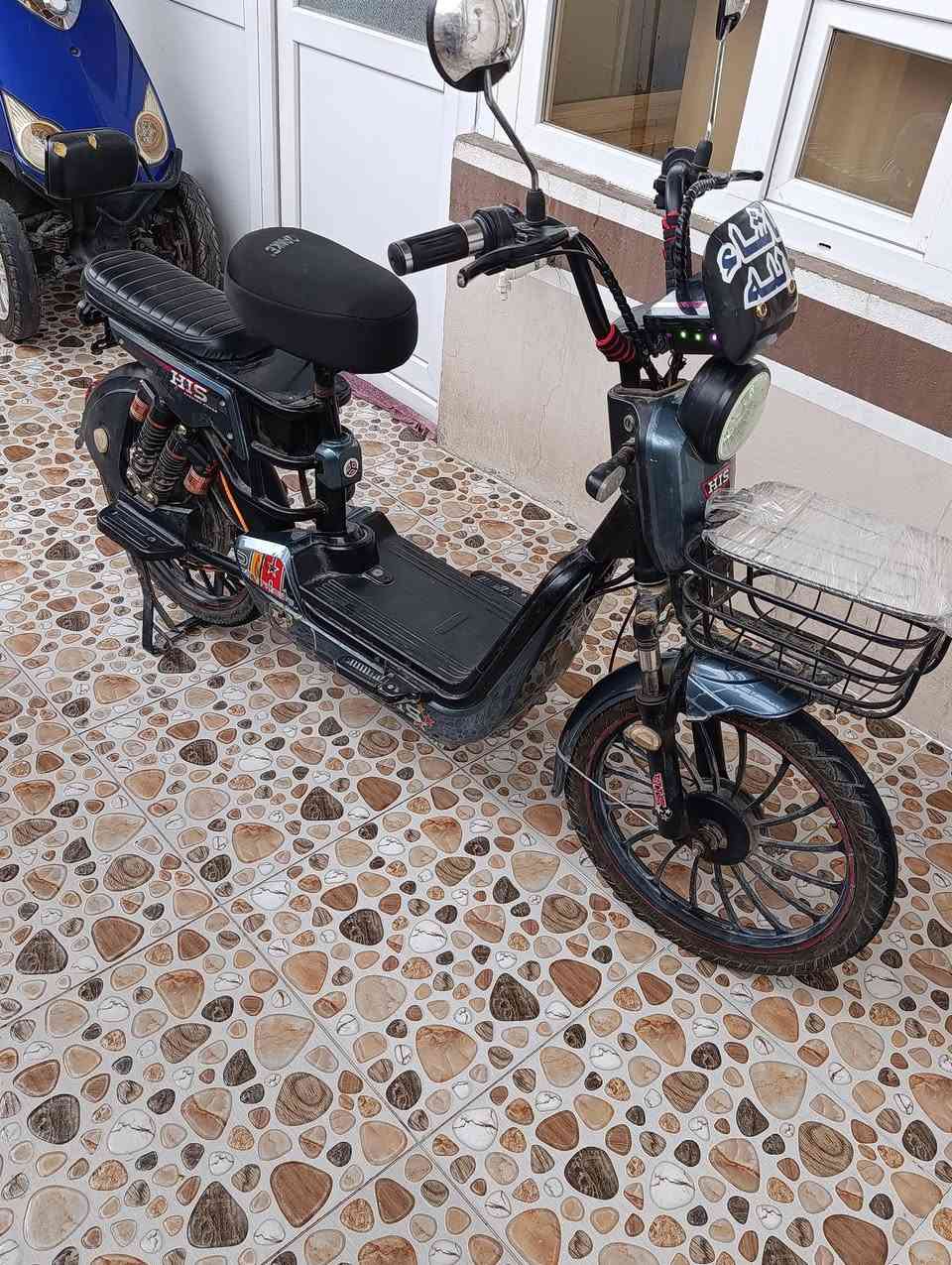 ئەم ماتۆڕی شەحنە بۆ فڕۆشتن
بۆ زانینی نرخ تێل بکە[***********]
