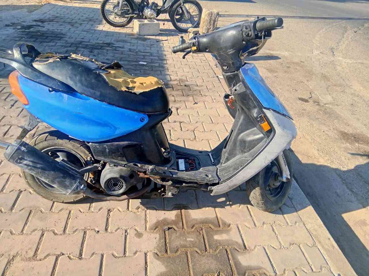 دراجه للبيع منغولي
نضيفه محرك شرط مابي قطره صوت 

يحتاجله ترتيب شويه ناقصه شوته 

تايرات خلفي امامي جديد 

سعر 275 وبيه مجال قليل 

***********
