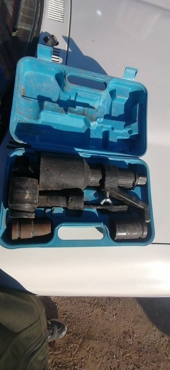 جك همر يدوي ويل اصبانا طخم كامل جديد مامستعمل السعر ٥٠ الف *********** ***********
