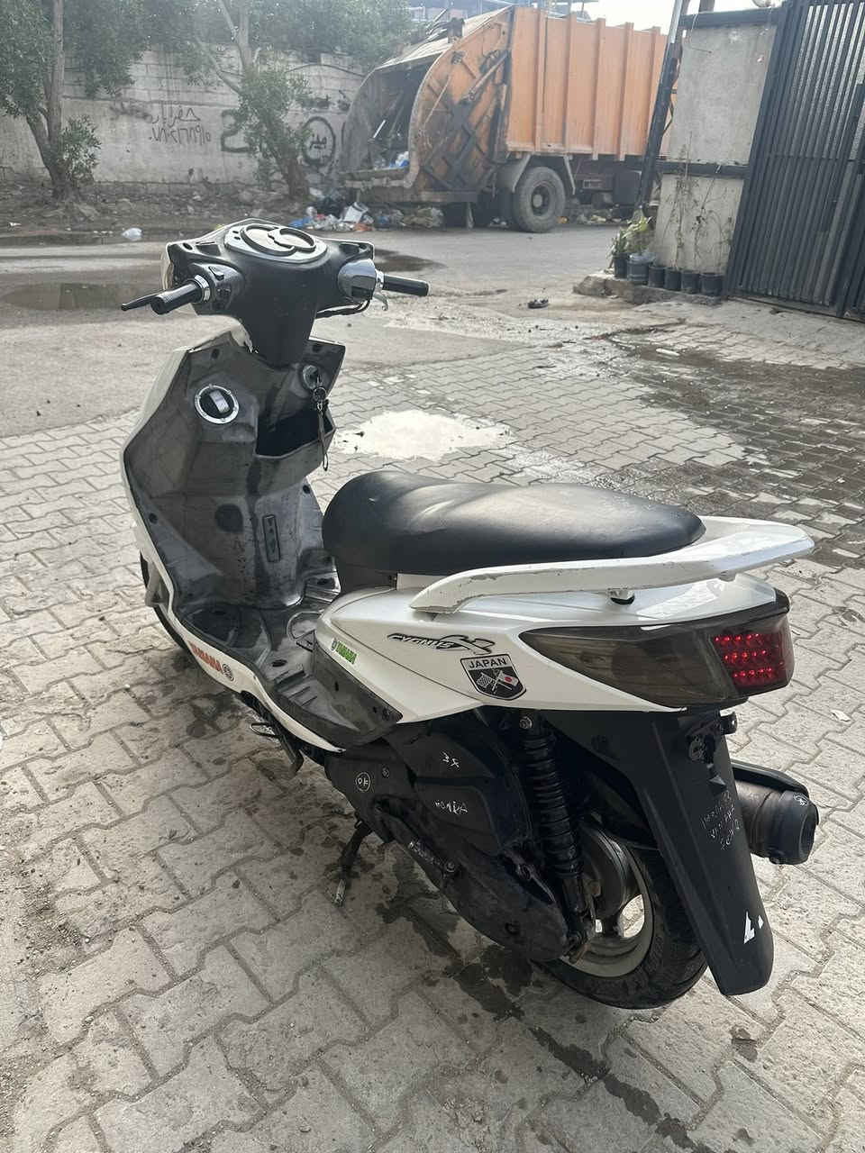 السلام عليكم سكنس فحل ياباني نوزل خطين ام الحساس دراجه ما بيه كل نقص شغل وطلع سلف هندر بكل وقت دراجه نظيفه كلش الدراجه مفتوحه مجرد تزويد 59 مكينه تخبل السعر 750 وبيه مجال بسيط الرقم للاستفسار ***********
