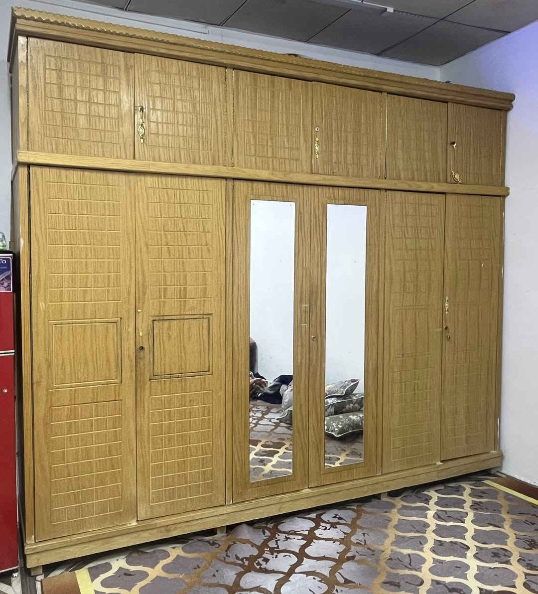 ميز طعام أربع كراسي مرمر 
غرفه نوم تركي 
كنتور كويتي قاطين 
***********
