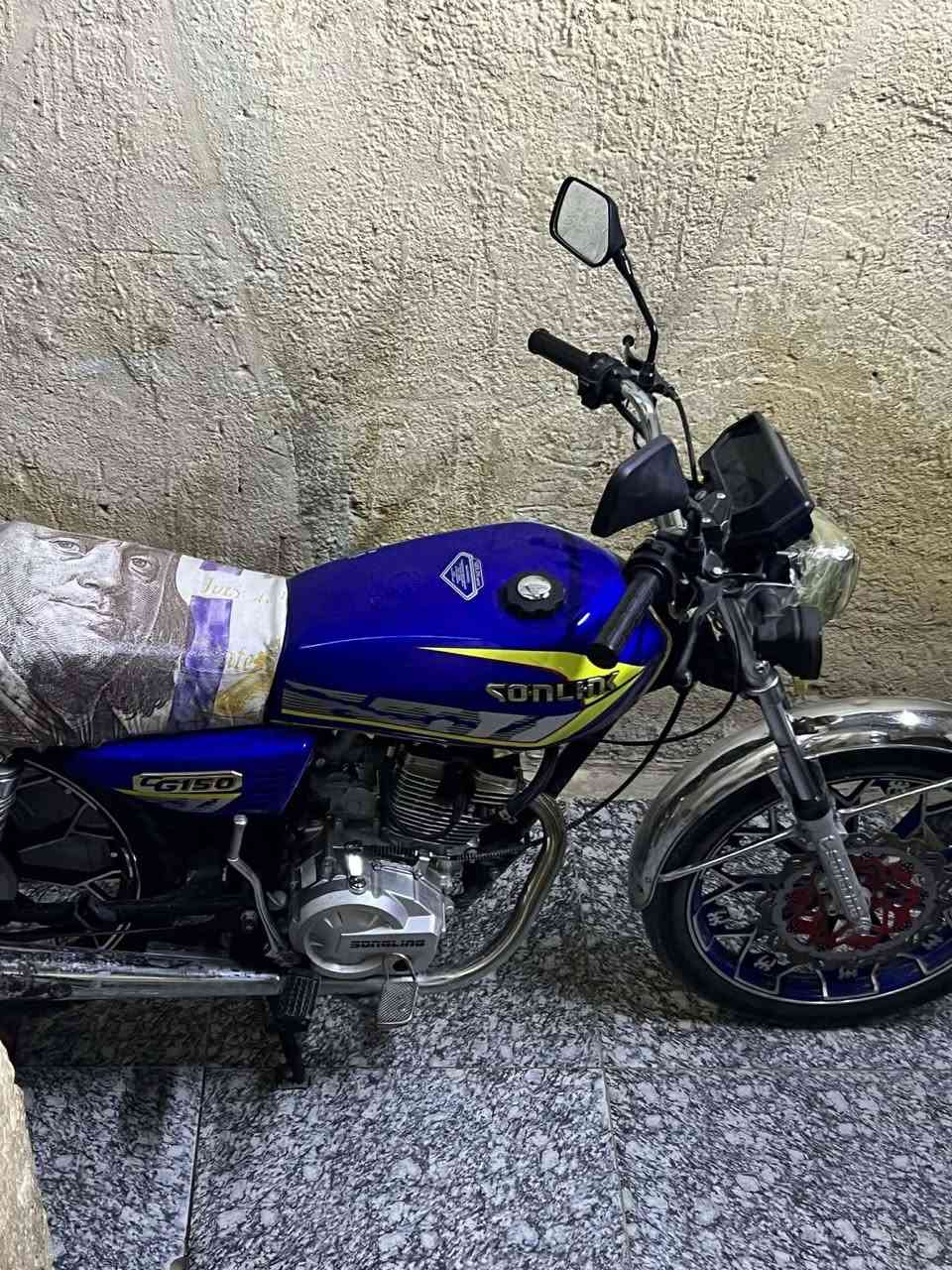 السلام عليكم ايراني للبيع موديل 25 دراجه حلوه ونظيفه محرك مكفول شرط الفحص دراجه مرتبه 5 كير المكان الدوره  السعر 700
***********
