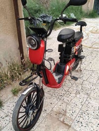 دراجة شحن مستخدم شي بسيط سعره 300 الف وبي مجال 07733353959