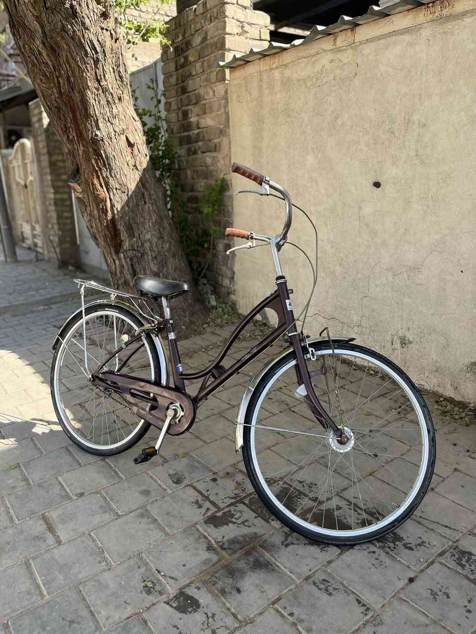باسكل بناتي للبيع ياباني وتصميم فرنسي مثل موضح بالصور الحجم 26 السعر 70 وبي مجال مع بايدر اضافي الموقع شارع فلسطين قرب المصرف الرقم ***********
