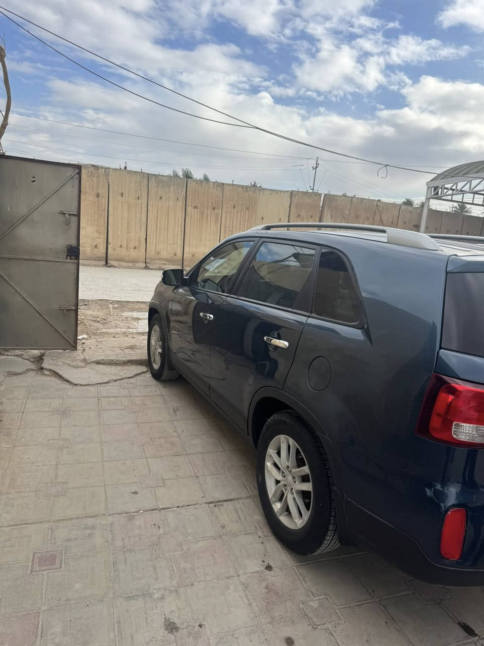 السلام عليكم كيا سورنتو موديل 2014وارد أمريكي ضربتهه جاملغ وبنيد  بدون دواخل السياره حلوه وناعمه بيهه خيط تبخير حيل قليل4سلندر GDI رقم بغداد بسامينه شرط التحويل السعر 120 وبيهه مجال ***********
