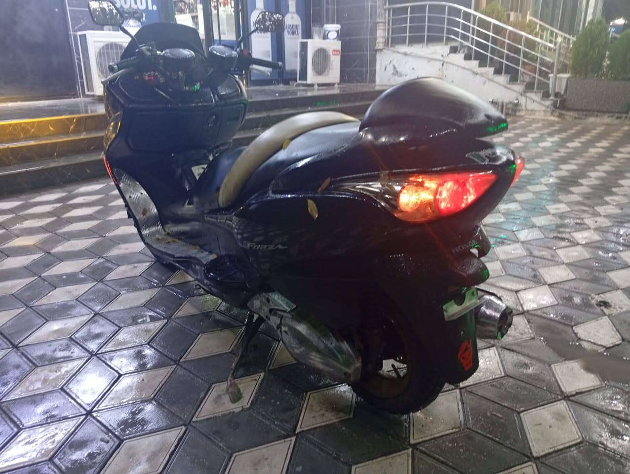 سلام عليكم 09

للبيع دراجه خير من الله مكينه ما مفتوحه مكينه تشك الكاع لايتات عالي ناصي كلشي بيه شغال 

سعر 650
للبيع ***********
