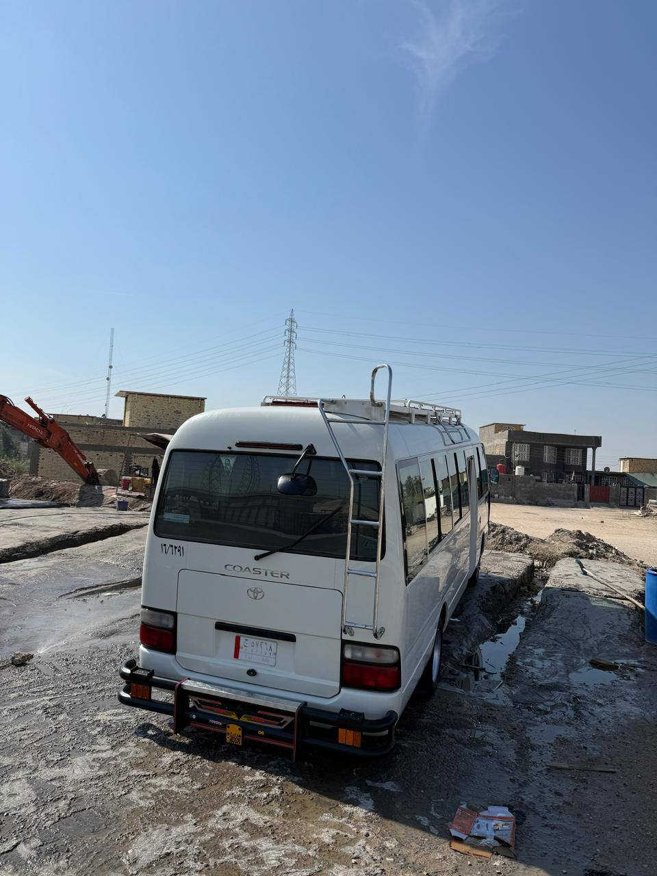 السلام عليكم كوستر للبيع موديل 16 سياره خير من الله سياره كبل للشارع كامله مكاني البصره القرنه اتصل ***********
