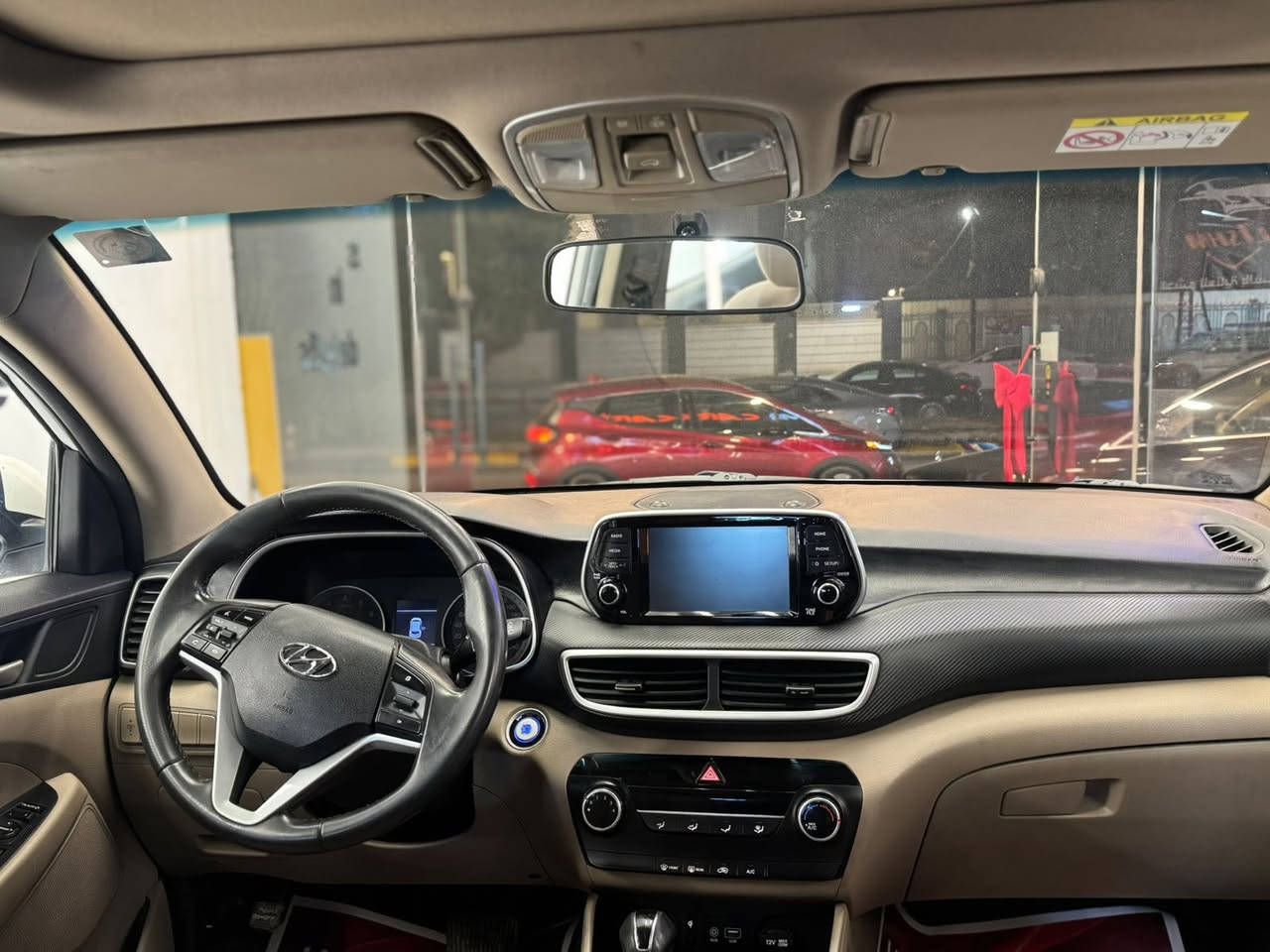 السلام عليكم هونداي توسان موديل 2020 خليجي فووول موصفات شركة الكاصد كشنات كهرباء بصمه بنروما خمس عدسات مري شفط  السياره بيه مكانات صبغ مال بيت بيد بنيه ماشيه 76الف كيلو سونار مرفق مع المنشور المندلاوي تحويل مباشر هزه وسنويه جديده مكان سياره بغداد اليرموك السعر ب 155 بيه مجال بسيط ***********/***********
