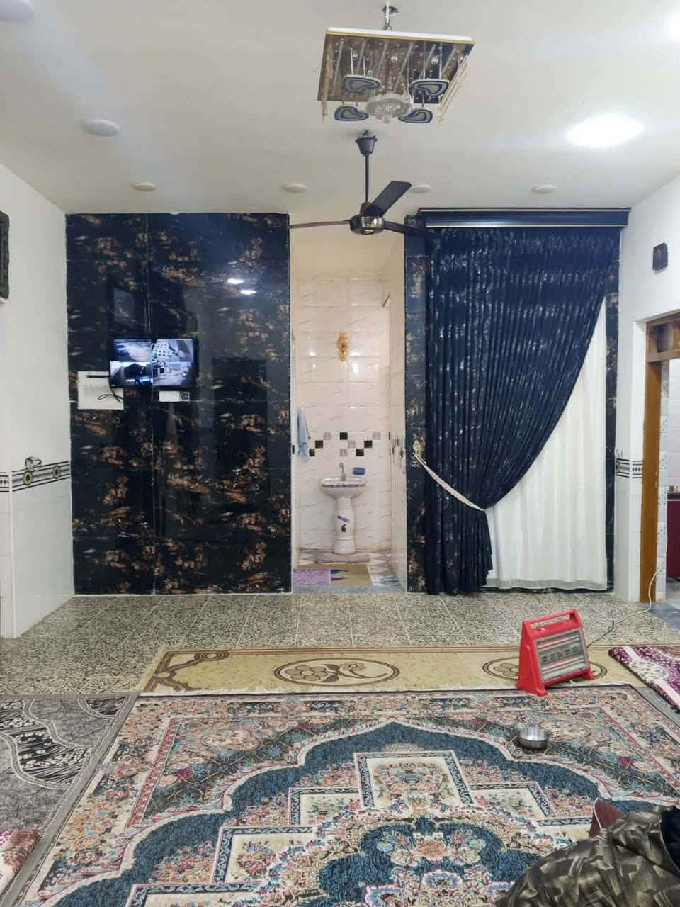 بيت طابقين للبيع مساحة ٢٥٠ م شارع ١٠ م الموقع حي الشهداء ب ٢١ الطابق الأول جاهز والطابق الثاني واصل للسكف السعر المعلن من قبل صاحب البيت ١٣٥ وقابل للتفاوض للاستفسار الاتصال على الأرقام التالية
***********
***********
