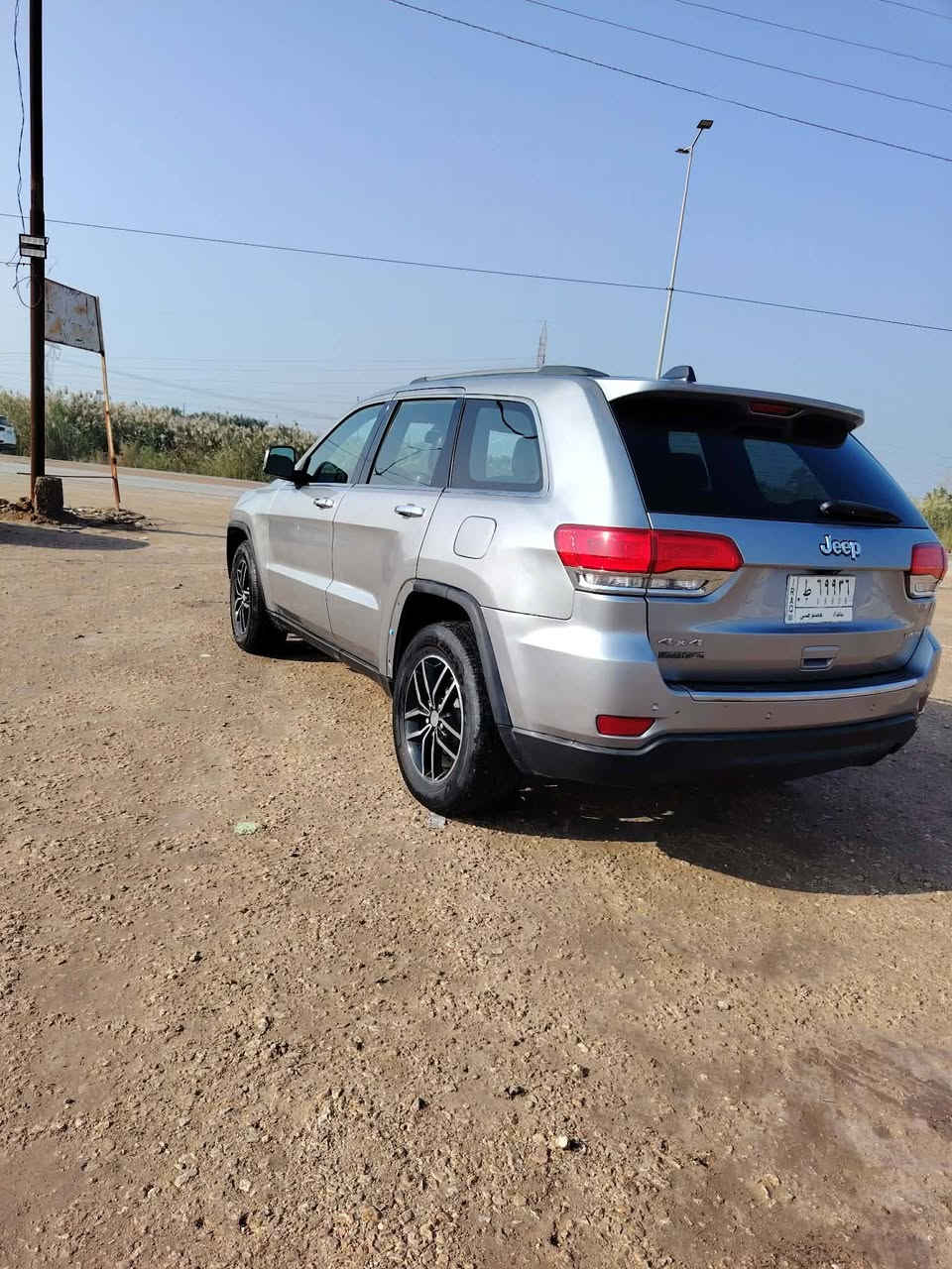 السلام عليكم اعيد النشر بسبب الوعد الكاذبه
جيب لاريدو موديل 15 وارد امريكي السياره ماشيه. 175km

حداديه اماميه قبل شهرين مسويه 

بسمي السياره  ضربته موضح بل صور جاملغ امامي وخلفي 

فانصبغت توحيد لون صفحه كلها 

السونار مرفق بل منشور

كير مكينه تبريد خير من الله  

تشتغل عل بانزين عادي بدون محسن 

السعر: 168وبيه مجال قليل وكلشي 

مكان السياره السماوه  ***********
