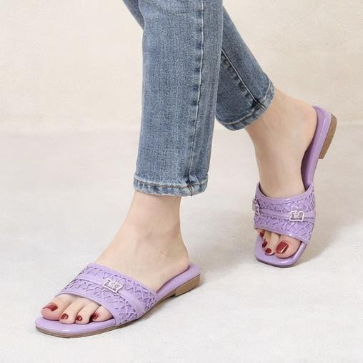 #اختياركم_الافضل_مع_الف_هلا🌸😍🌸
#سليبر_نسائي_بناتي🥰
#القياسات37____41😍
للحجز مراسلة البيج اولاتصال 
واتساب*********** 📱📞
#عنوان_بابل_البكرلي_الاولى_شارع_الاسواق_مجاور_شارع_المحولة_اوسنترالحليب❤️
