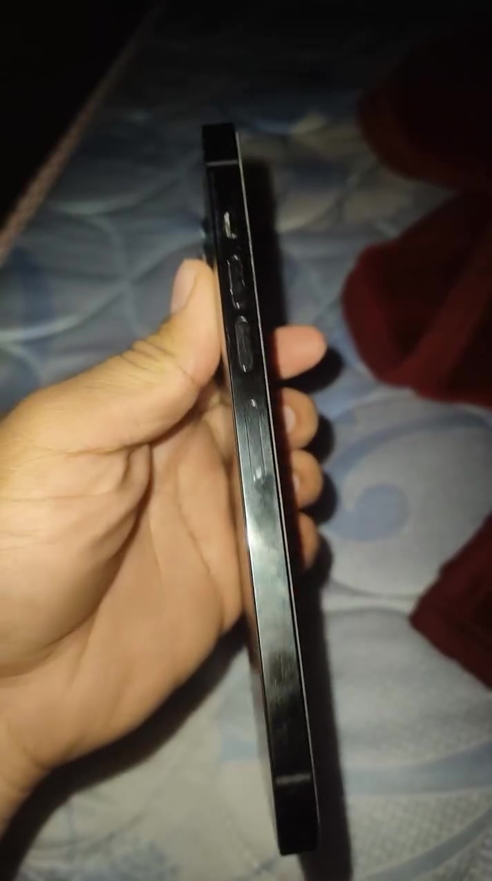 سلام عليكم افون 13ابروه ماكس لبيع امريكي بطاريه91 تلفون نضيف كلش تلفون كفاله عامه ما مبدل بيه ولا قطعه شرط لفحص سعره 750 باقي تفاصيل*********** ذاكره 512
