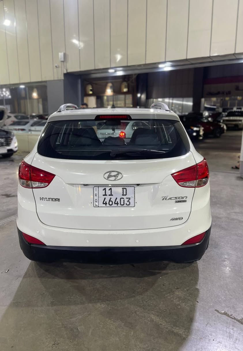 توكسان خليجي كامل مواصفات  لمتدد موديل 2010 شكل ل2015
محرك 2400 بخاخ 
حساس كامرات 
فور ويل 
شاشه 
بنراما 
تخم تاير جديد 
حداديه حلوه 
تبريد ثلج تدفئه
مديومه دامه عامه 
دوشمه جلد
ارضيه جلد 
رقم دولي جديد بغداد 
سياره كلش حلوه ومرتبه خير من الله 
سونار مرفق بالمنشور 
بيه ٣ قطع صبغ وصوره لحادث موجوده 
سياره بسمي تحويل ثاني يوم سنويه وهزه جديد 
قتنع اله تتصل سعره 126 وبيه مجال حك جيه 
المكان بغداد 
لاتصال او واتساب ***********
