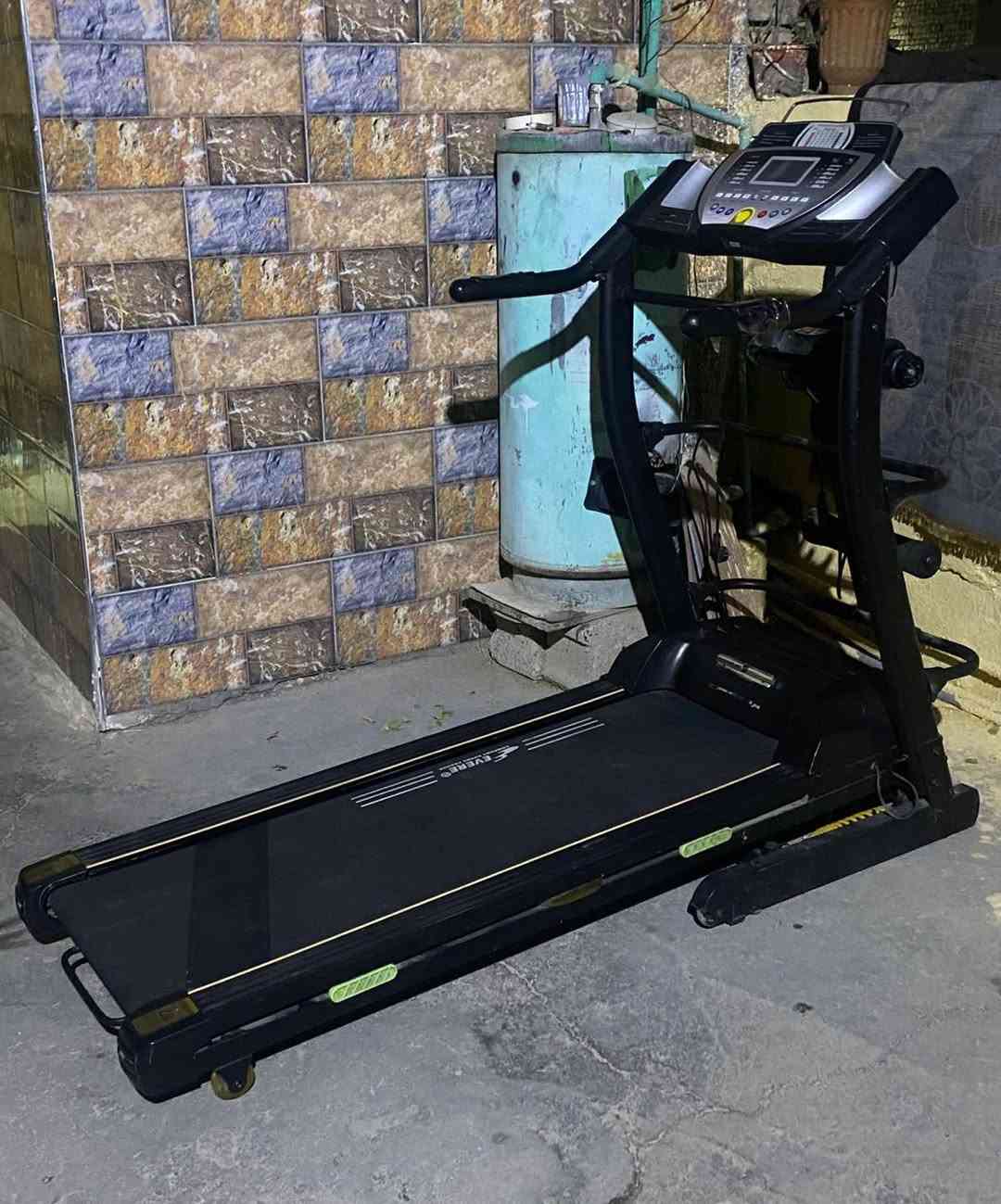 جهاز جري يتحمل وزان 150كيلو
دبل مطور جبلي وبي تكسير شحوم 
 سعره275 عنوان بغداد زعفرانيه
توصيل موجود شراي خاص


**إذا كنت صاحب هذا الإعلان وتريد حذفه لأي سبب، رجاءا أرسل رسالة إلى الدعم الفني**