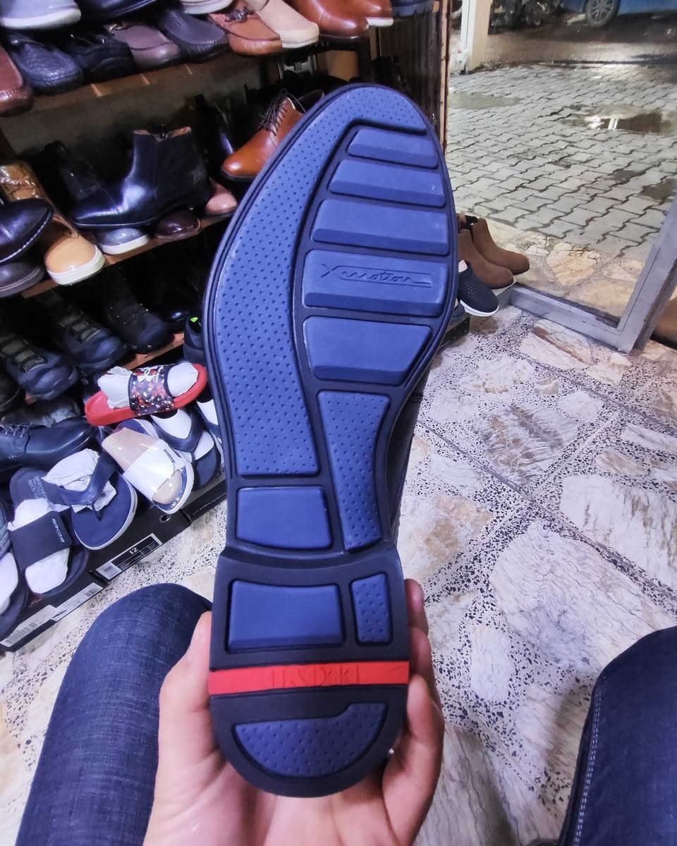 ماركة LLOYD صناعة ألمانية حديثة 
رسمي لون نيلي طبي خفيف الوزن 
قياس ٤٢ ونصف 
السعر ٧٥ ألف شامل التوصيل 
مكان كرادة داخل مجاور دايموند مول في فرع علاء حداد محل الأيطالي الايطالي


**إذا كنت صاحب هذا الإعلان وتريد حذفه لأي سبب، رجاءا أرسل رسالة إلى الدعم الفني**